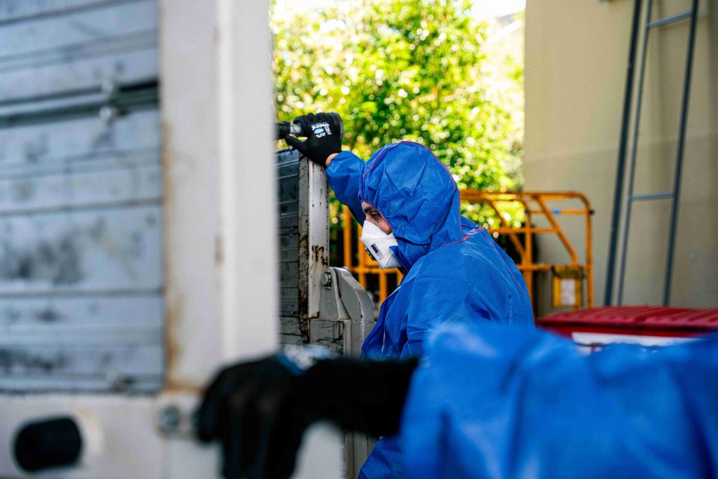 Can you put asbestos in a skip bin